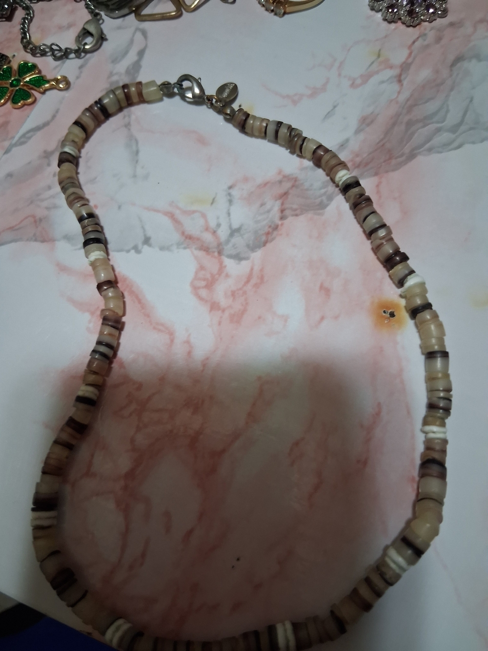 Source Unknown Neutral Tan and Cream Shell Bead Choker Necklace
